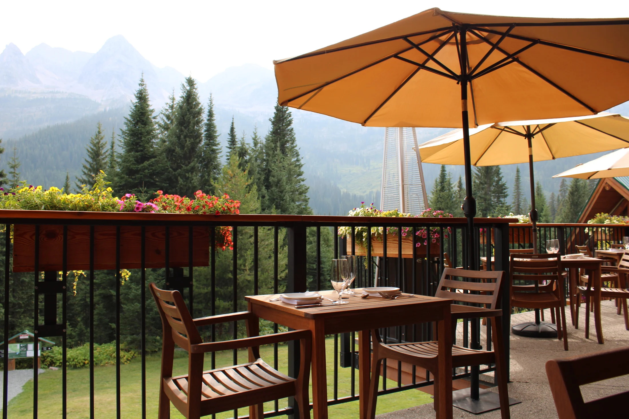 Lodge Getaway Packages at Island Lake