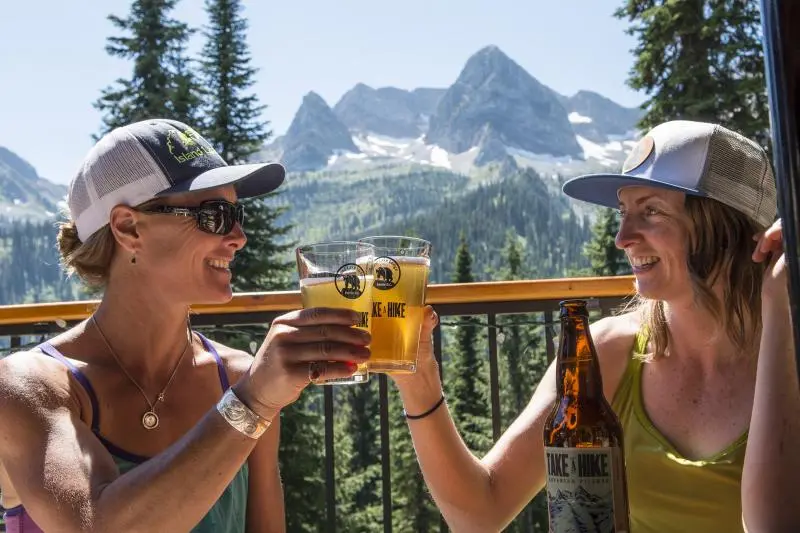 People enjoying a summer day at Island Lake Lodge
